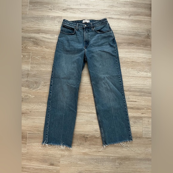 Abercrombie & Fitch Denim - Abercrombie and Fitch Women’s Curve Love High Rise 90s Relaxed Jean - Size 6P